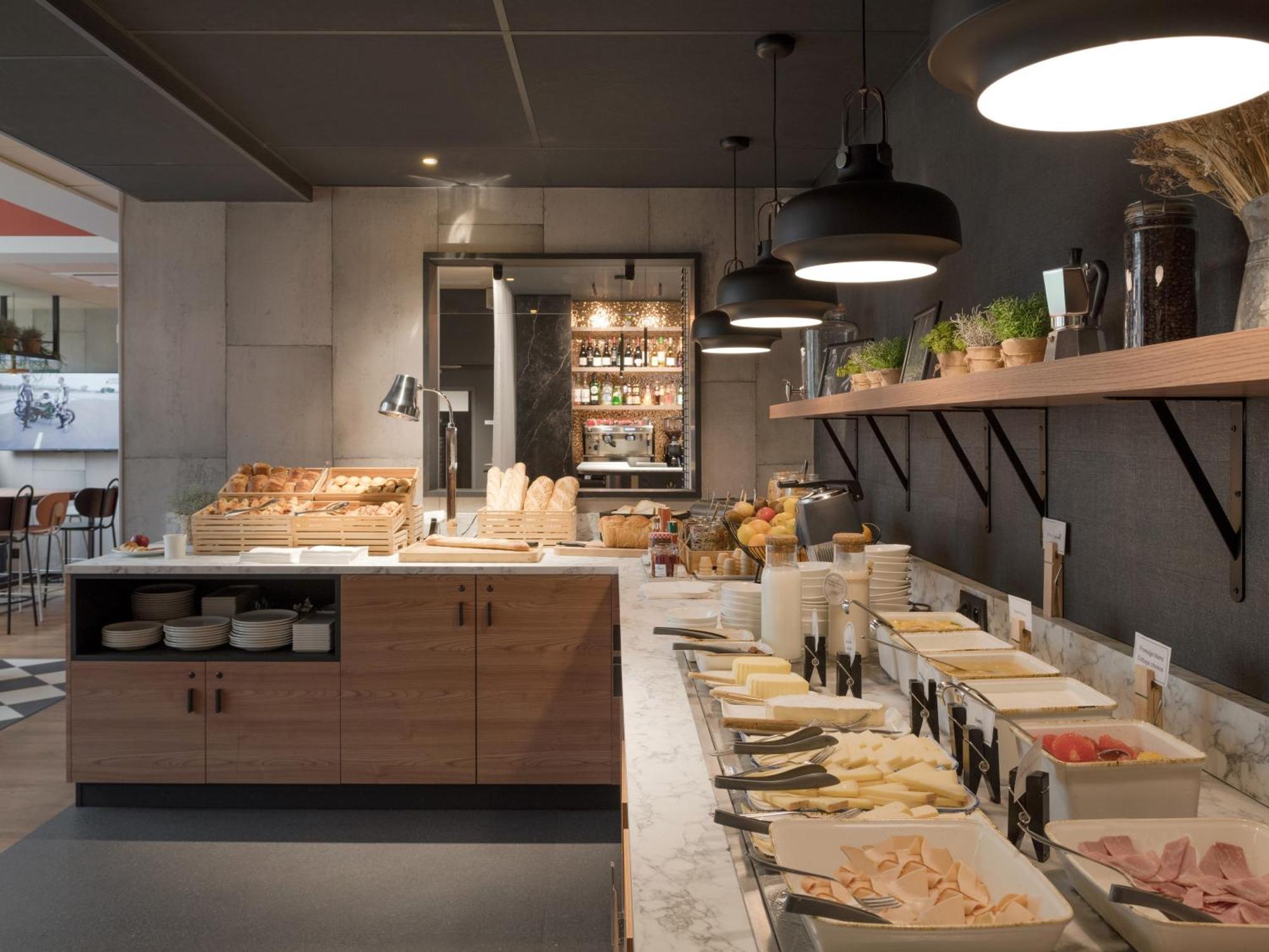 Ibis Paris Rueil Malmaison Exteriör bild