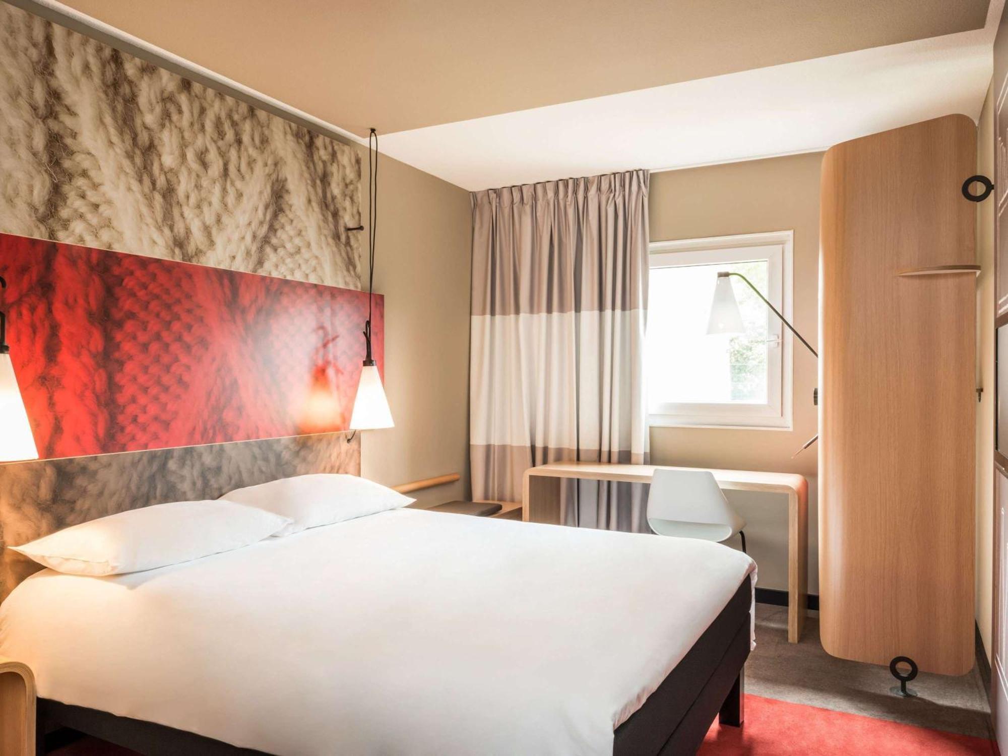 Ibis Paris Rueil Malmaison Exteriör bild