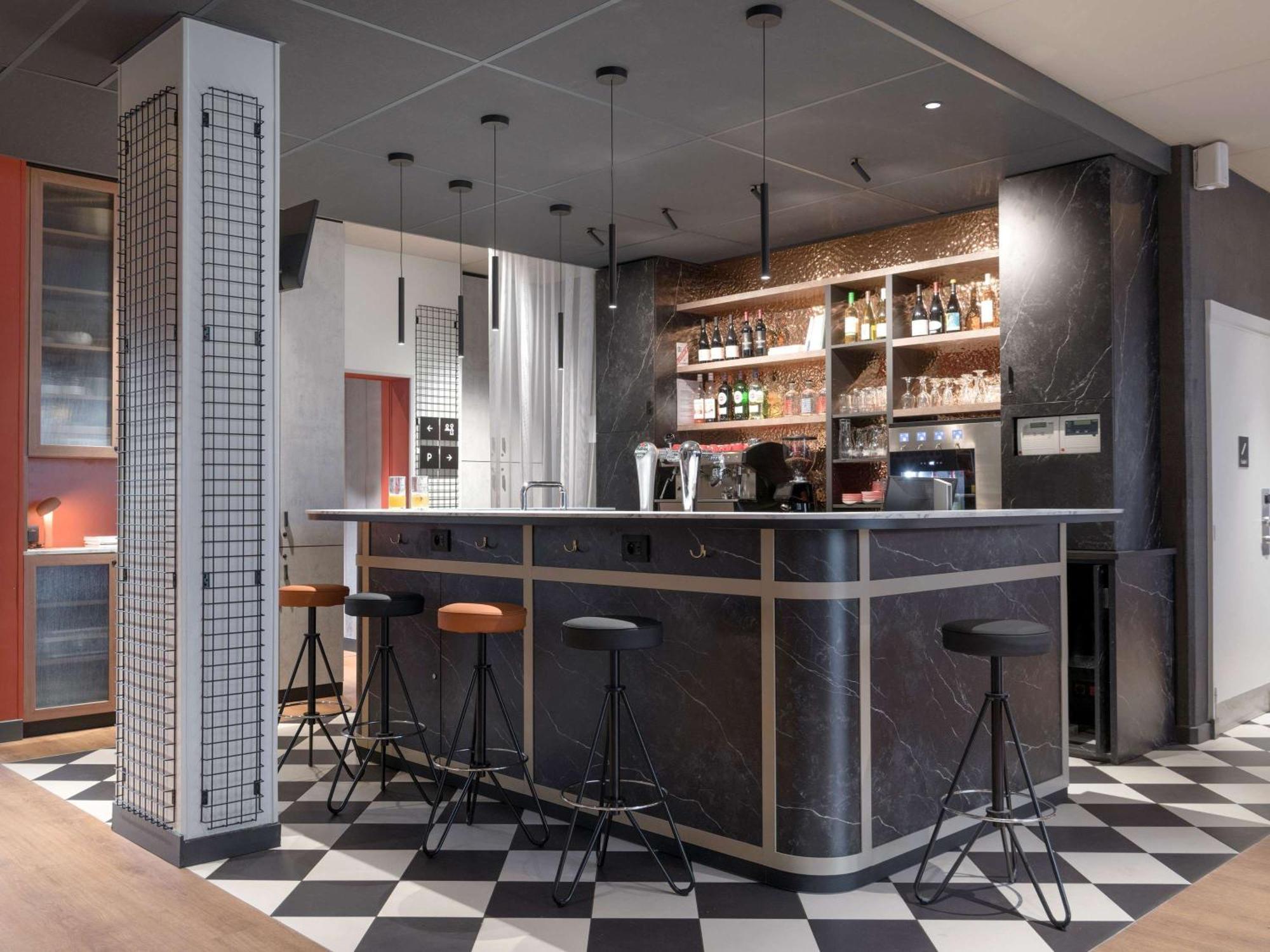 Ibis Paris Rueil Malmaison Exteriör bild