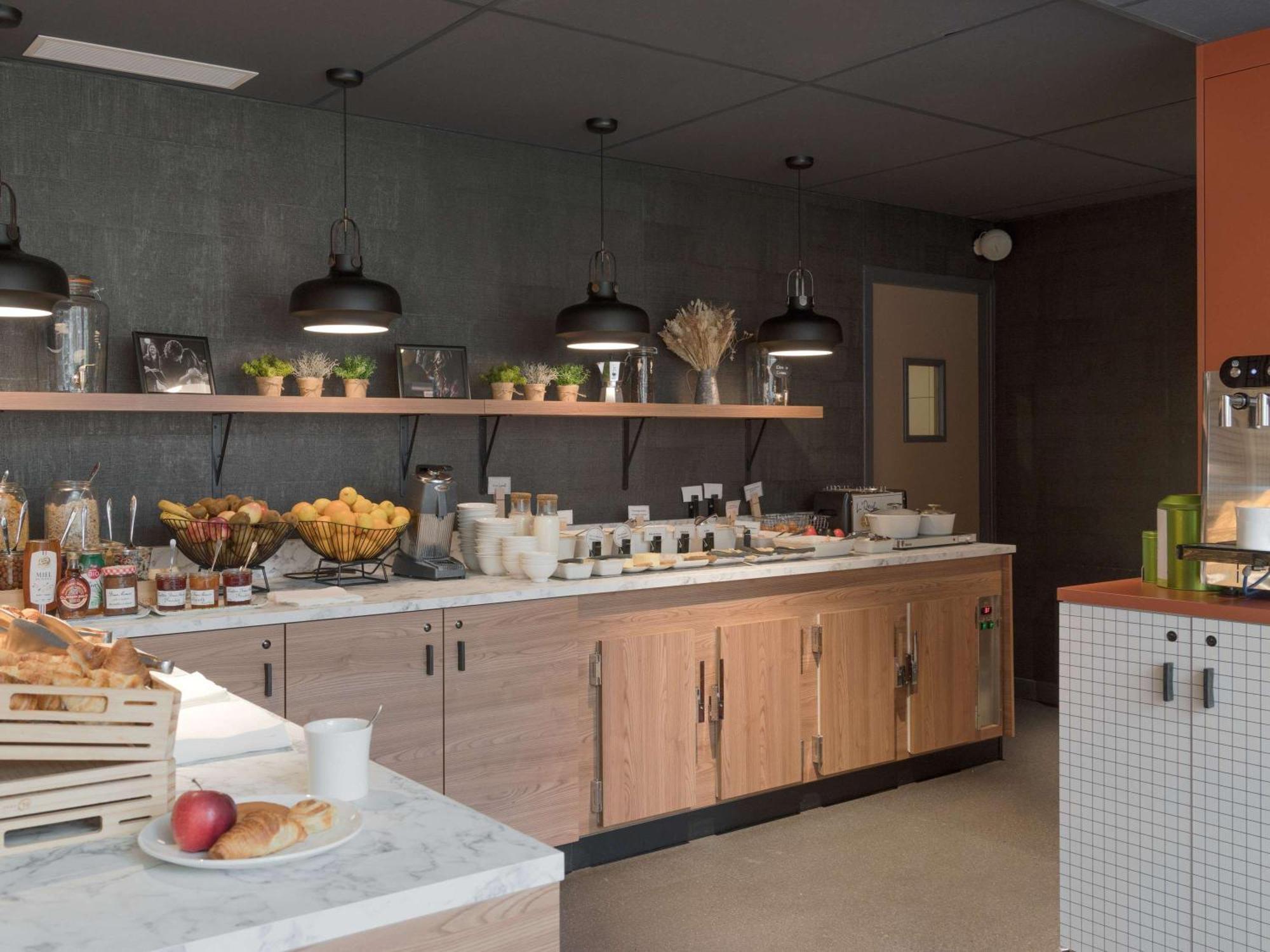 Ibis Paris Rueil Malmaison Exteriör bild