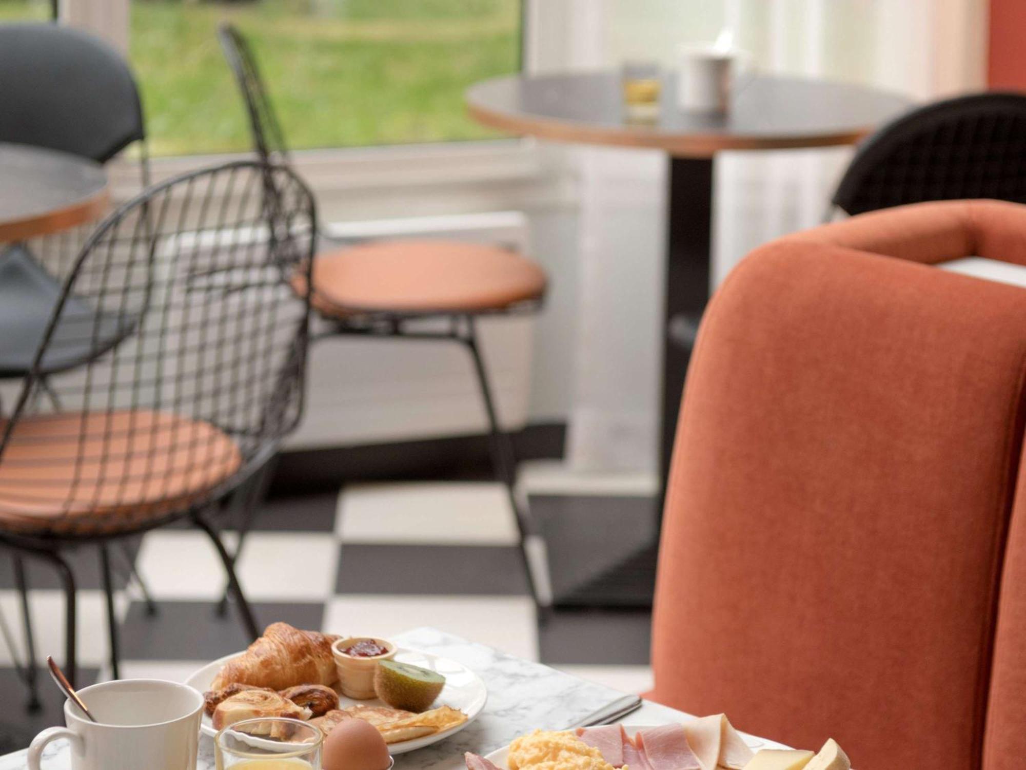 Ibis Paris Rueil Malmaison Exteriör bild