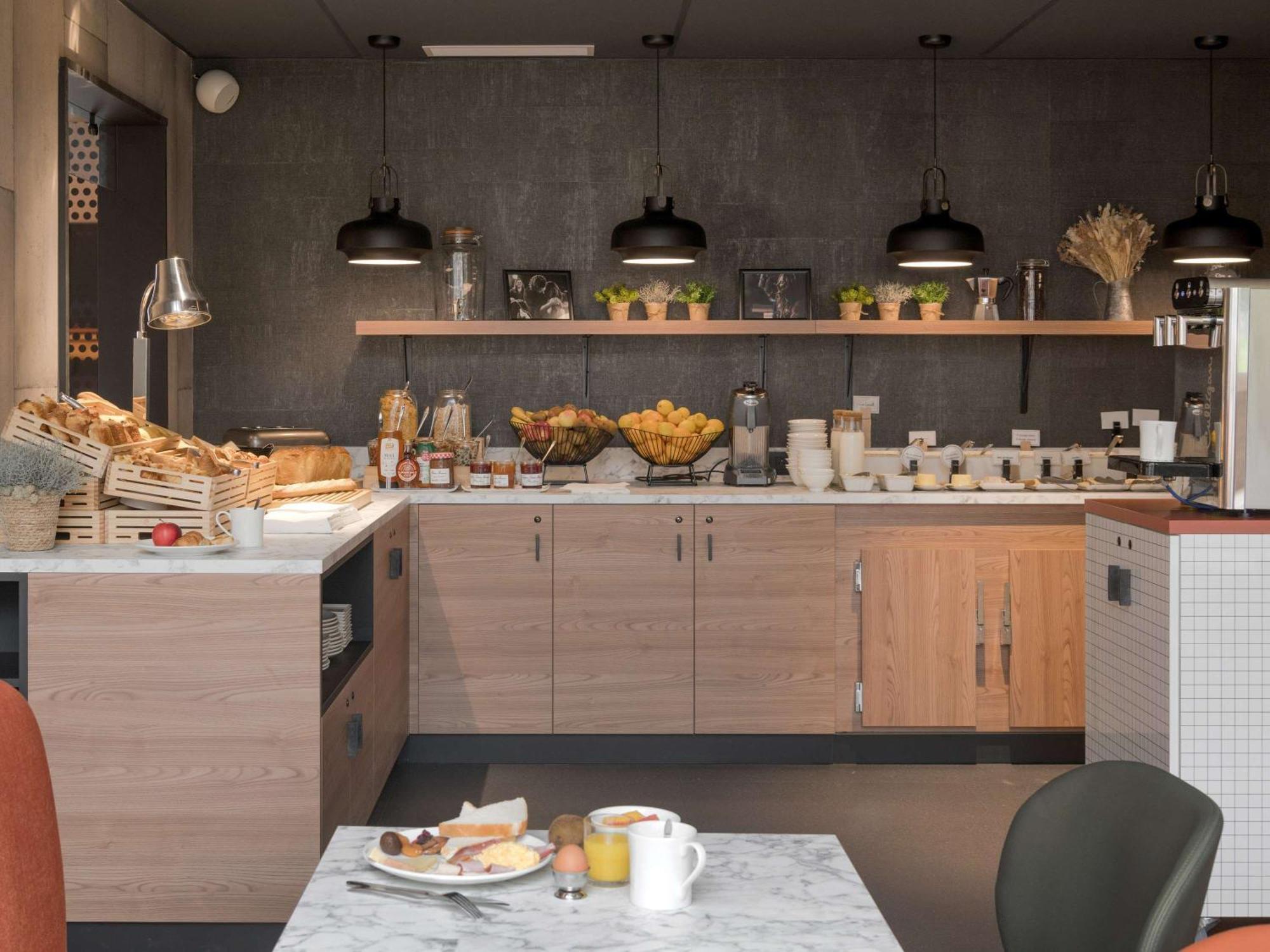 Ibis Paris Rueil Malmaison Exteriör bild